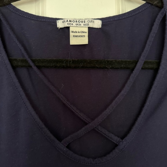 Glamorous Curve Woman’s Navy Blue Short Sleeve Tee size 22 - Picture 4 of 4